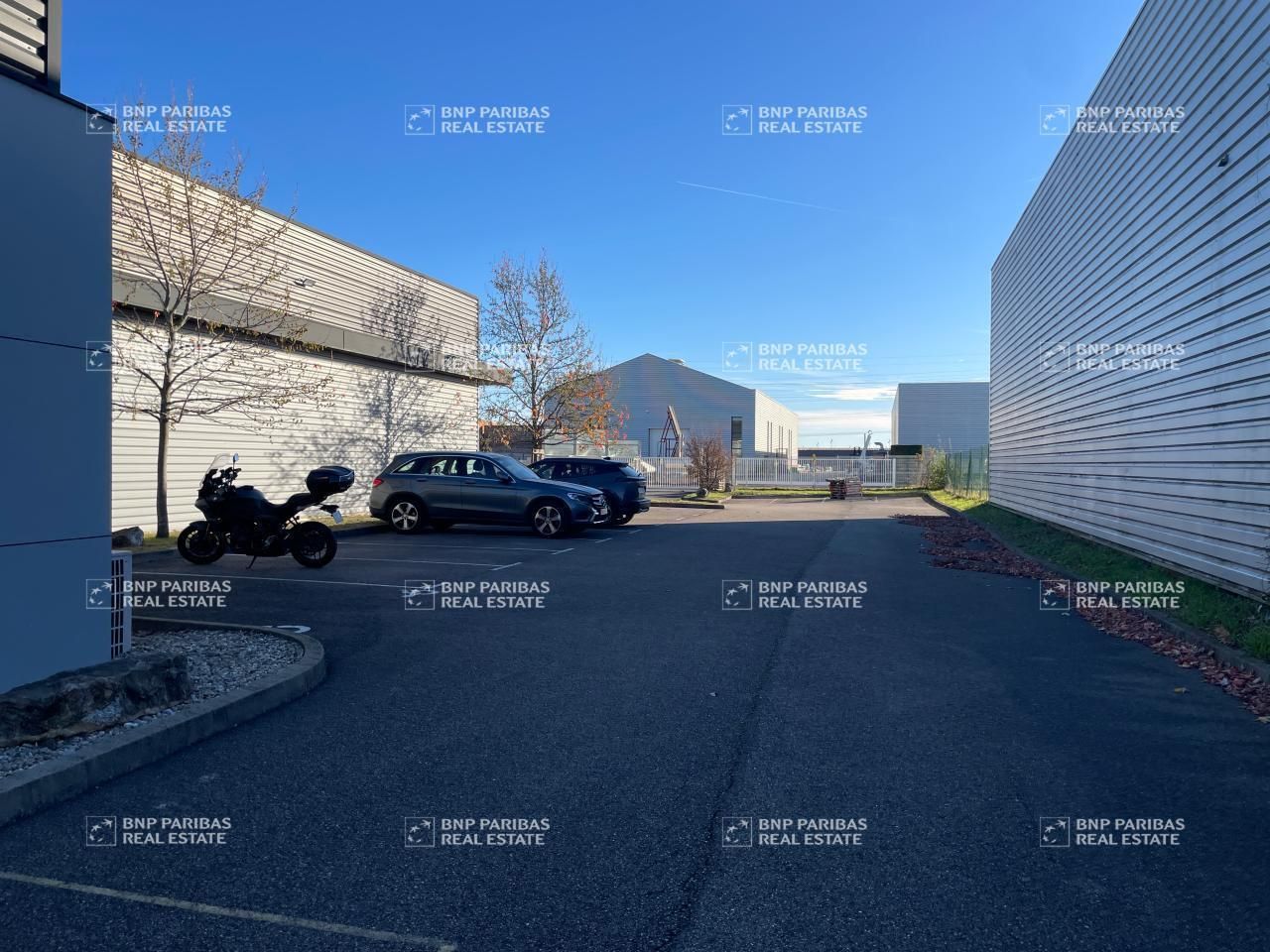 1100 m² pour ce activité en vente à Meyzieu