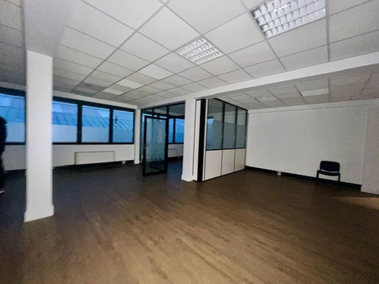 541 m² pour ce bureaux en location à Colombes