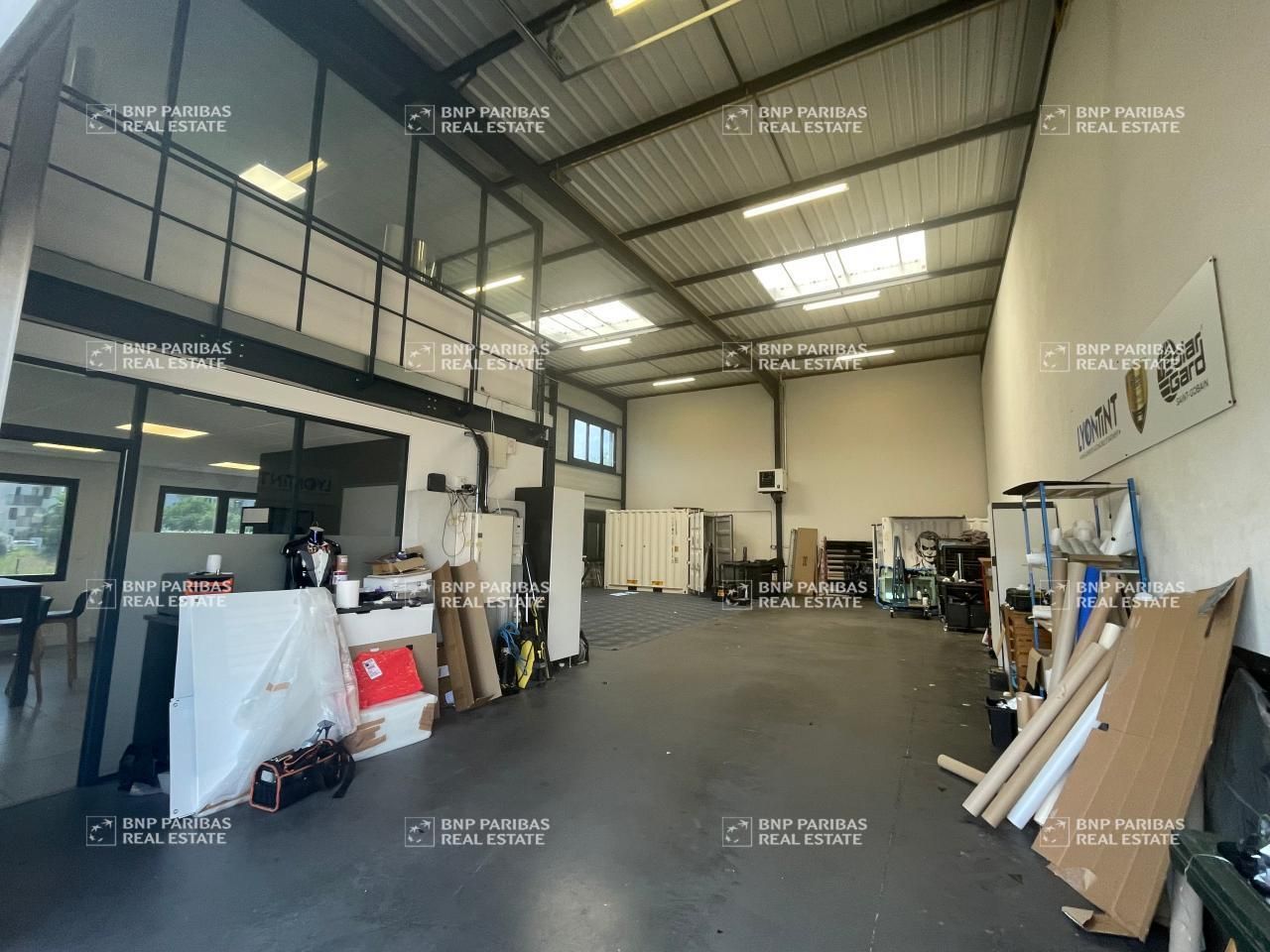 268 m² pour ce activité en location à Saint fons