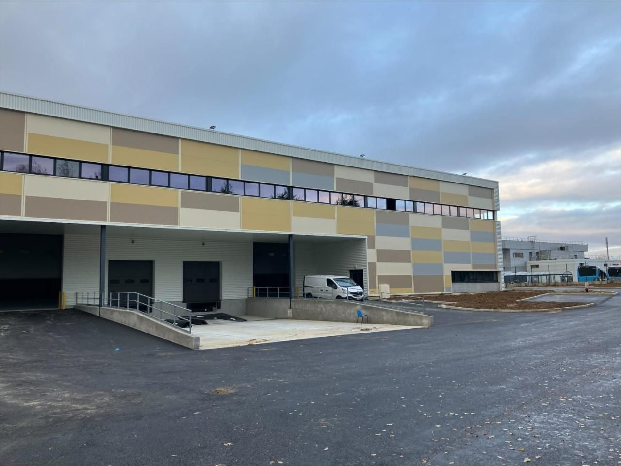 Location PME-PMI 6000 m² divisibles 78370 Plaisir