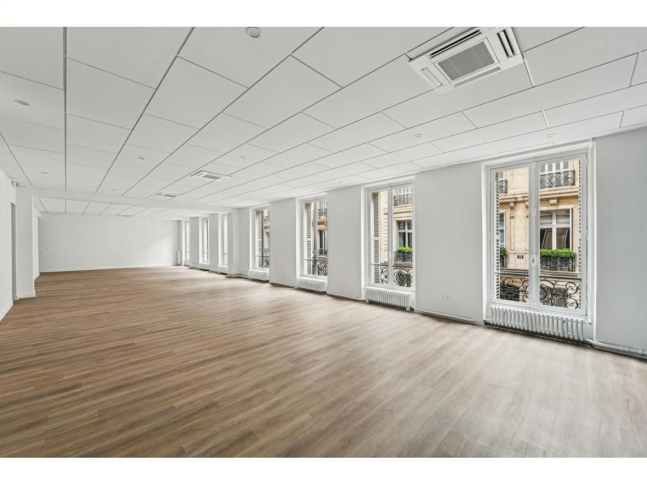 Location bureaux à Paris 75008