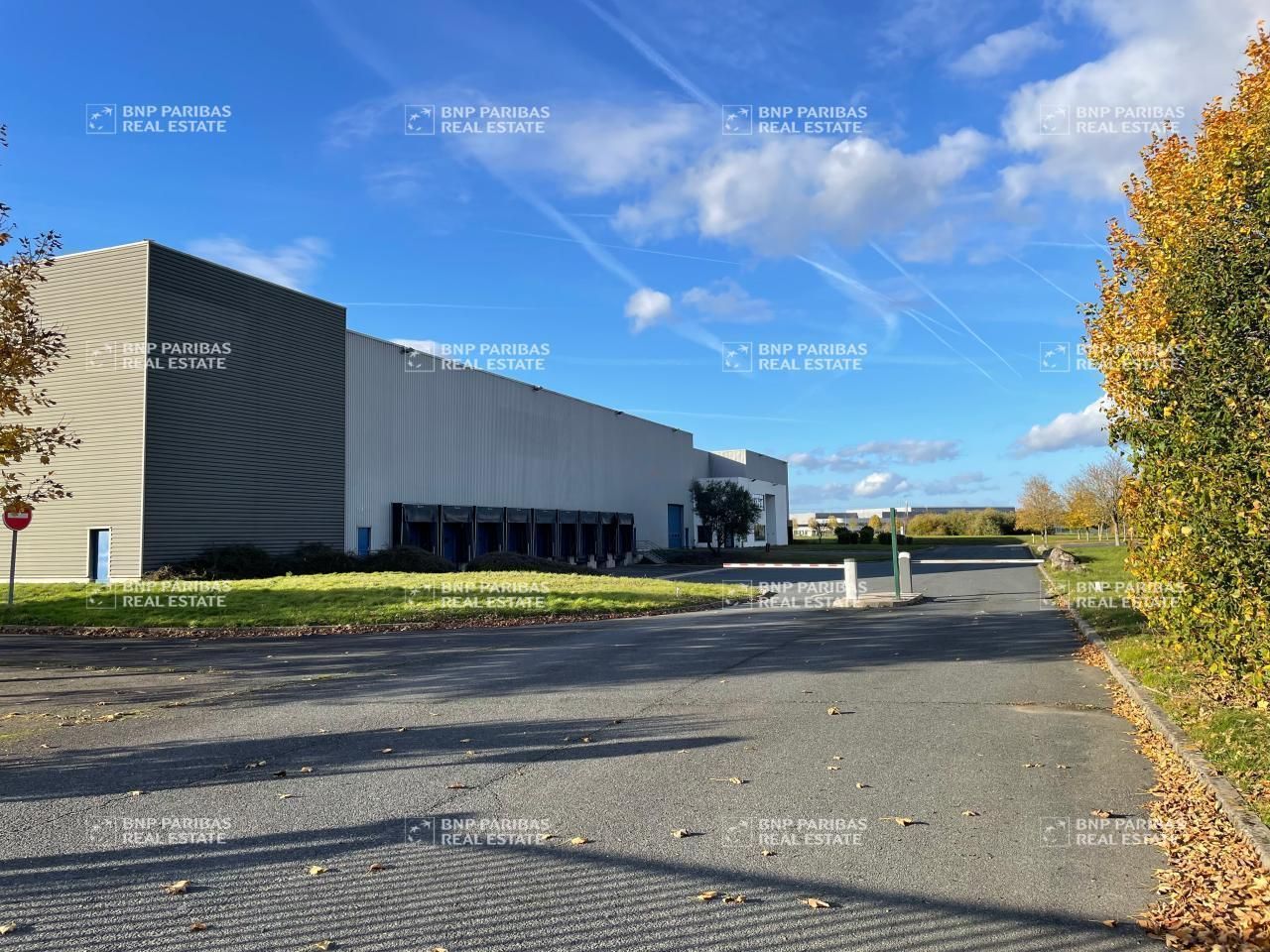 10260 m² pour cetentrepôts classe a en location à Meung-sur-loire