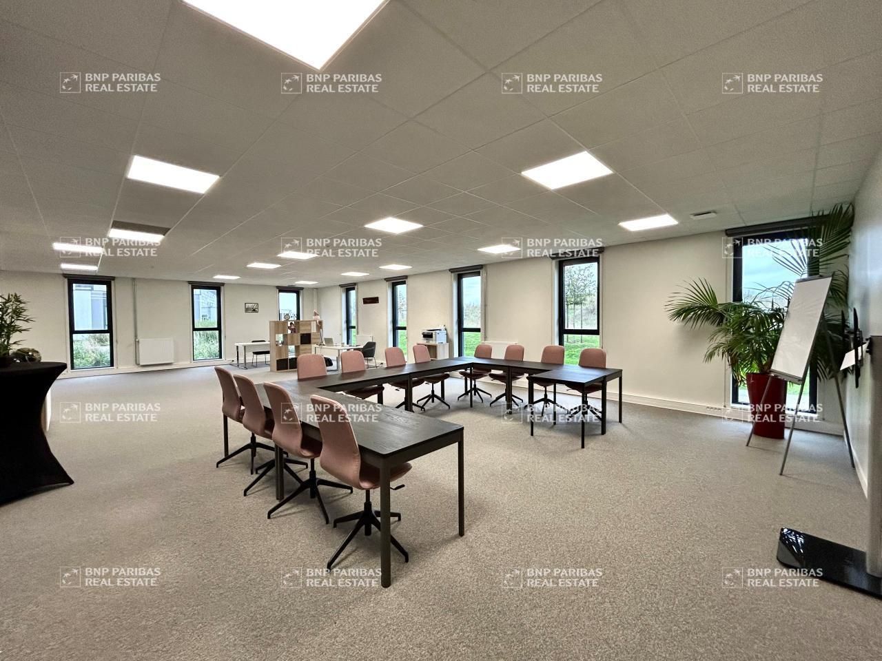 123 m² pour ce bureaux en location à Thorigné-fouillard