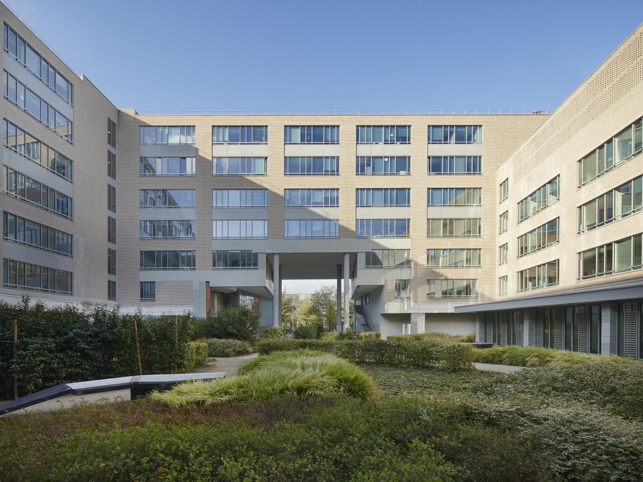 Location Bureaux 8147.06 m² divisibles 93210 Saint-denis