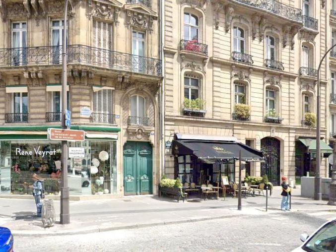 154.9 m² pour ce local commercial en location à Paris