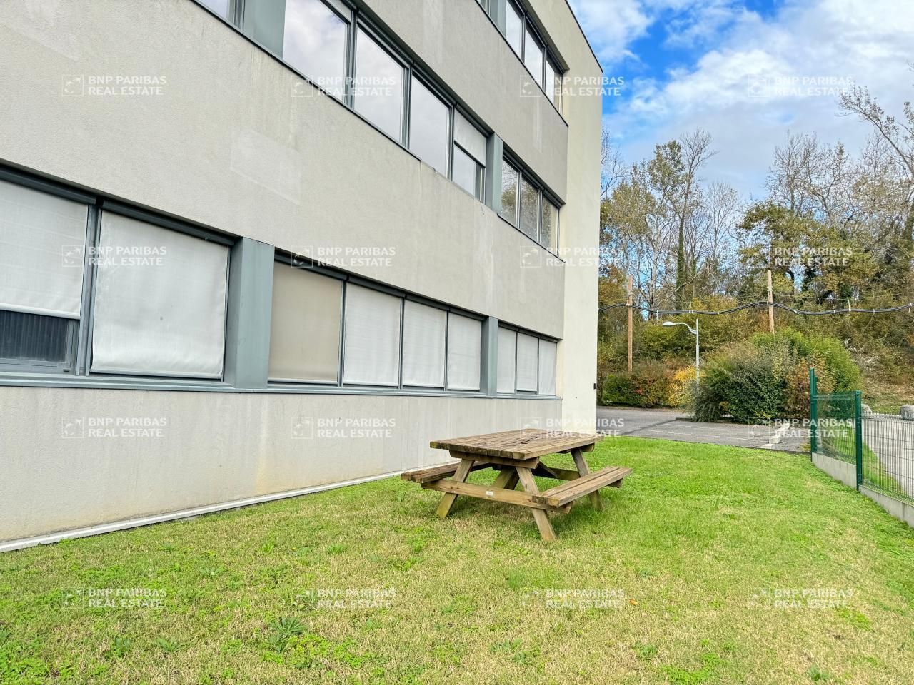 2891.59 m² pour ce bureaux en location à Bernin