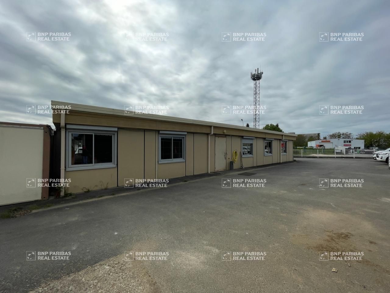 344 m² pour ce bureaux en vente à Olivet