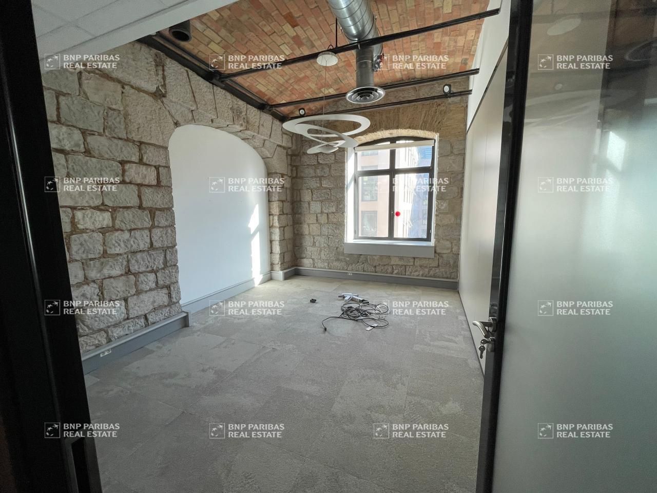 3140.9 m² pour ce bureaux en location à Marseille