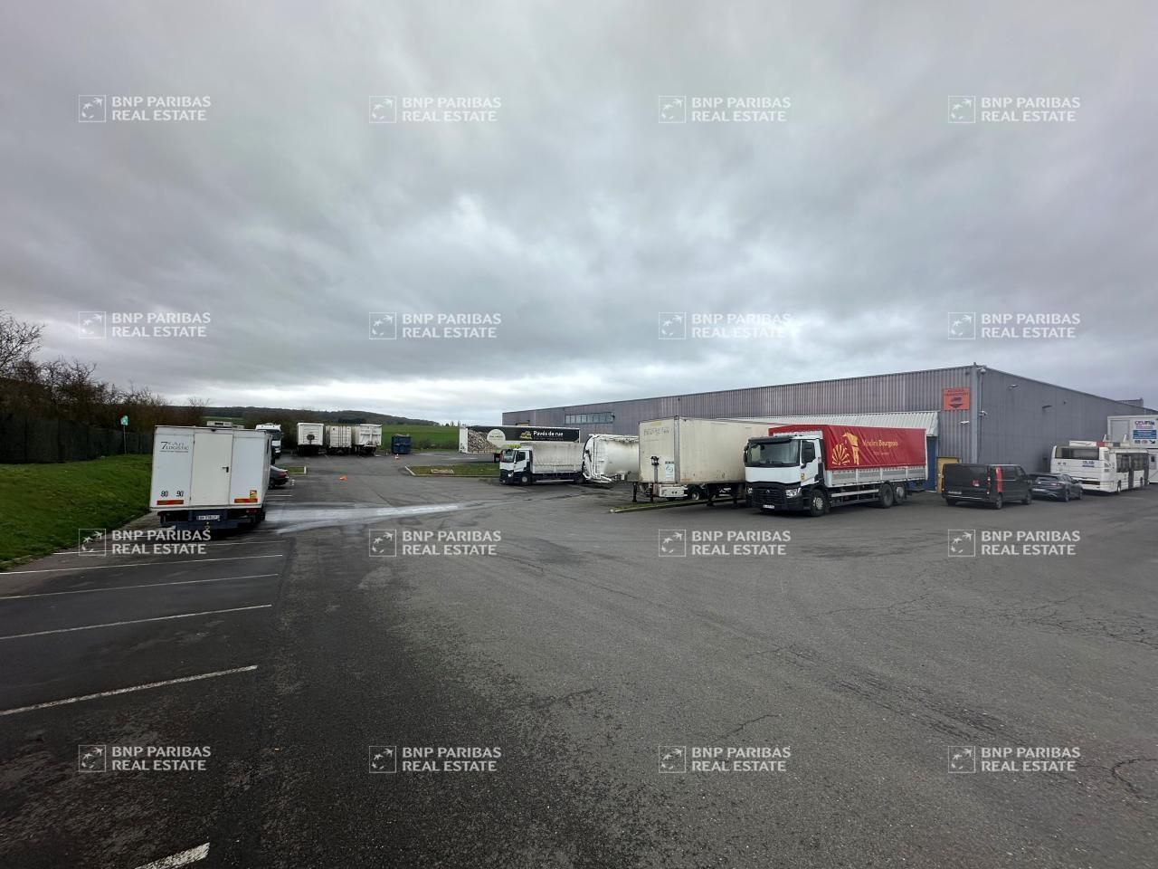 4985 m² pour ce pme-pmi en location à Égly