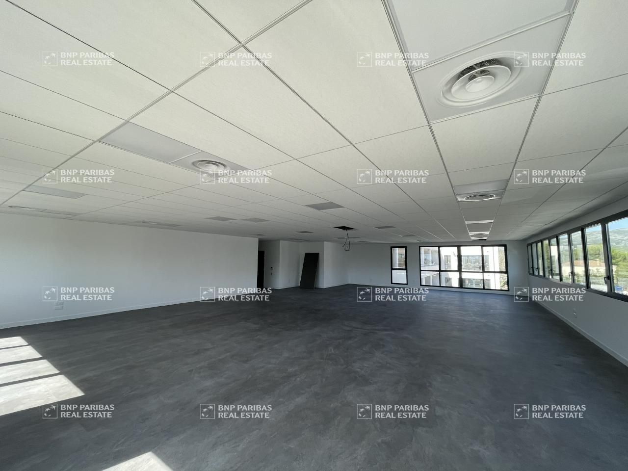 364 m² pour ce bureaux en location à Aubagne