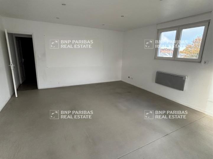 150 m² pour ce bureaux en location à Coudekerque-branche