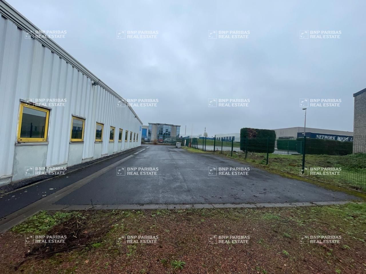 1000 m² pour ce activité en vente à Neuville-en-ferrain