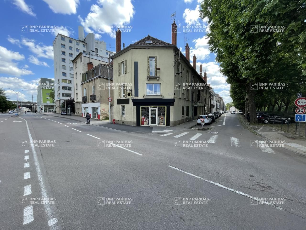 285 m² pour ce bureaux en vente à Dijon