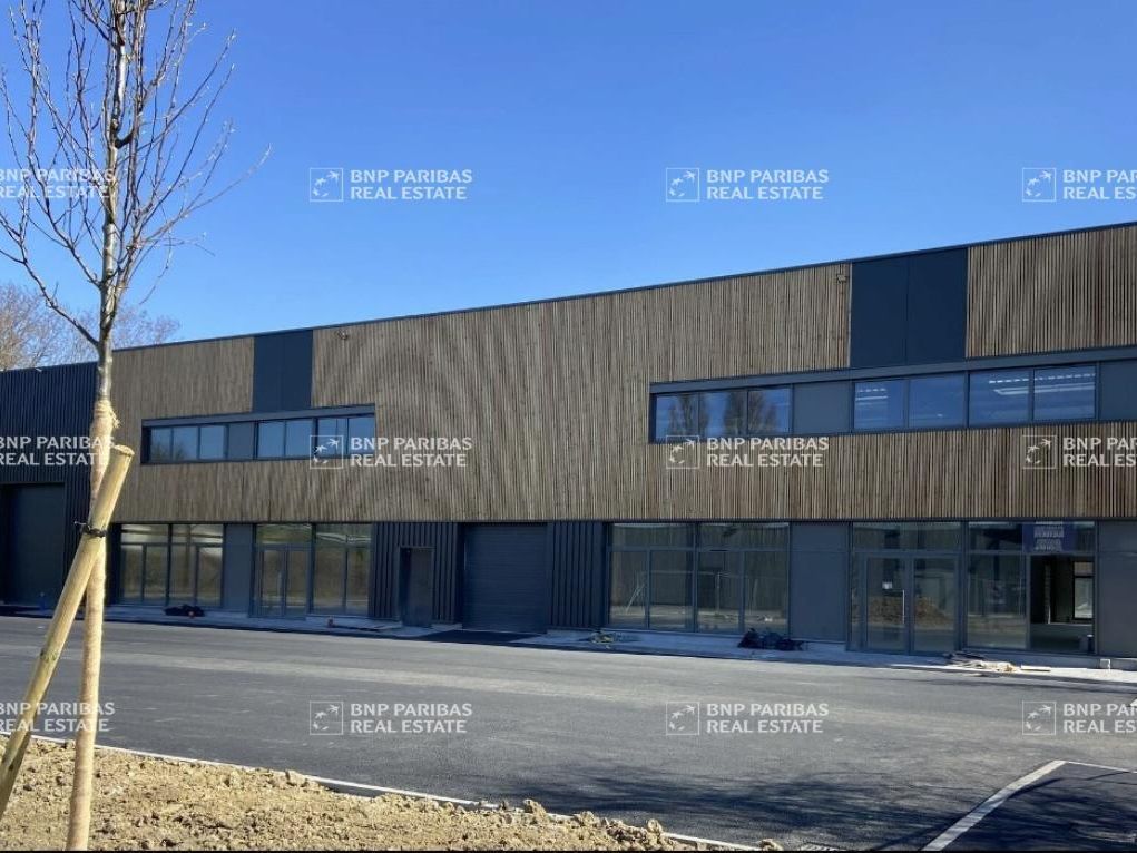 3049 m² pour ce activité en location à Bois-grenier