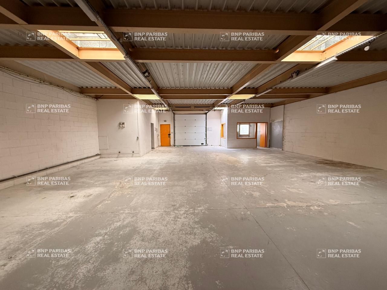 Location PME-PMI 300 m² non divisibles 77183 Croissy-beaubourg
