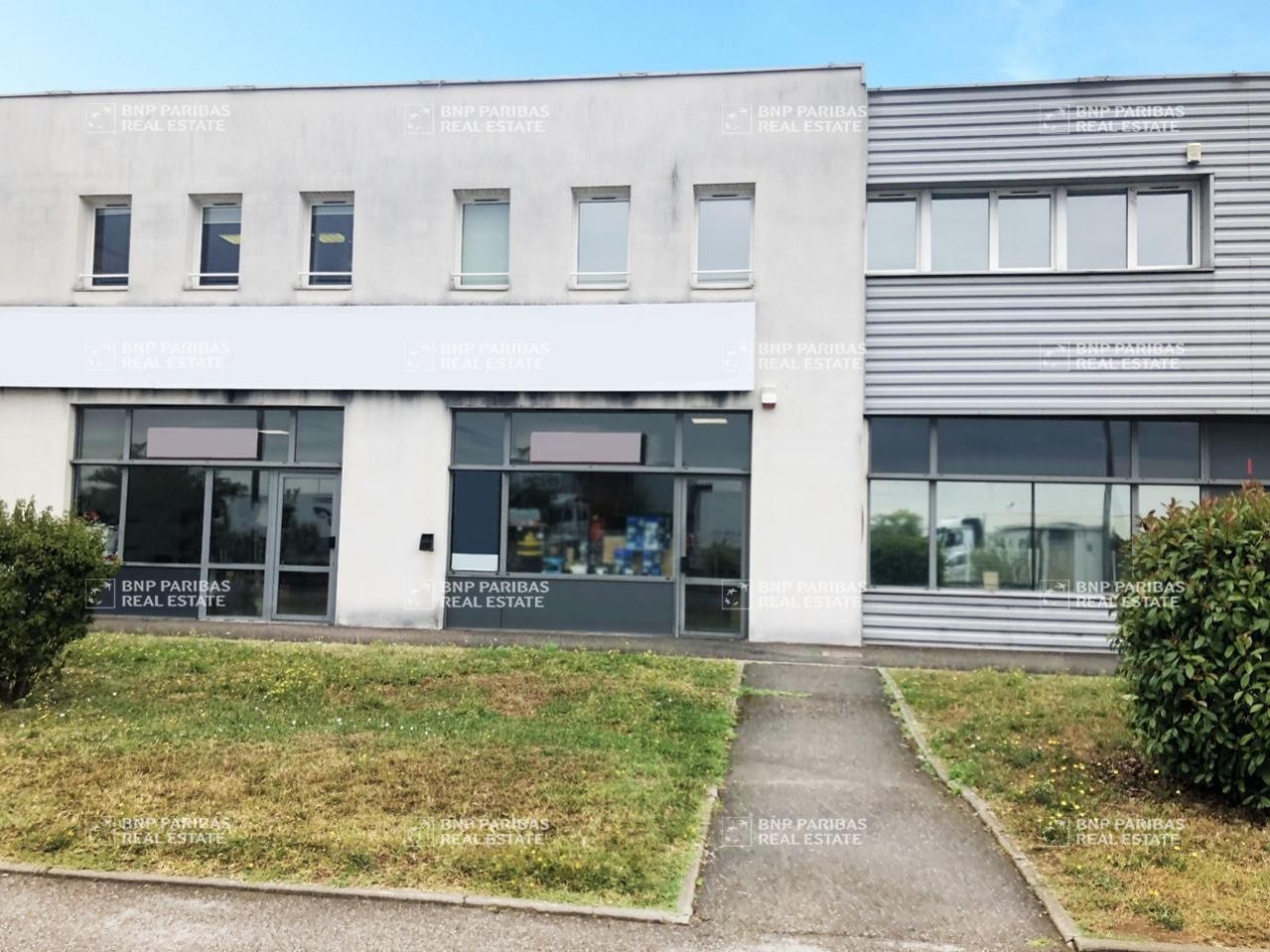 180 m² pour ce activité en location à Décines-charpieu