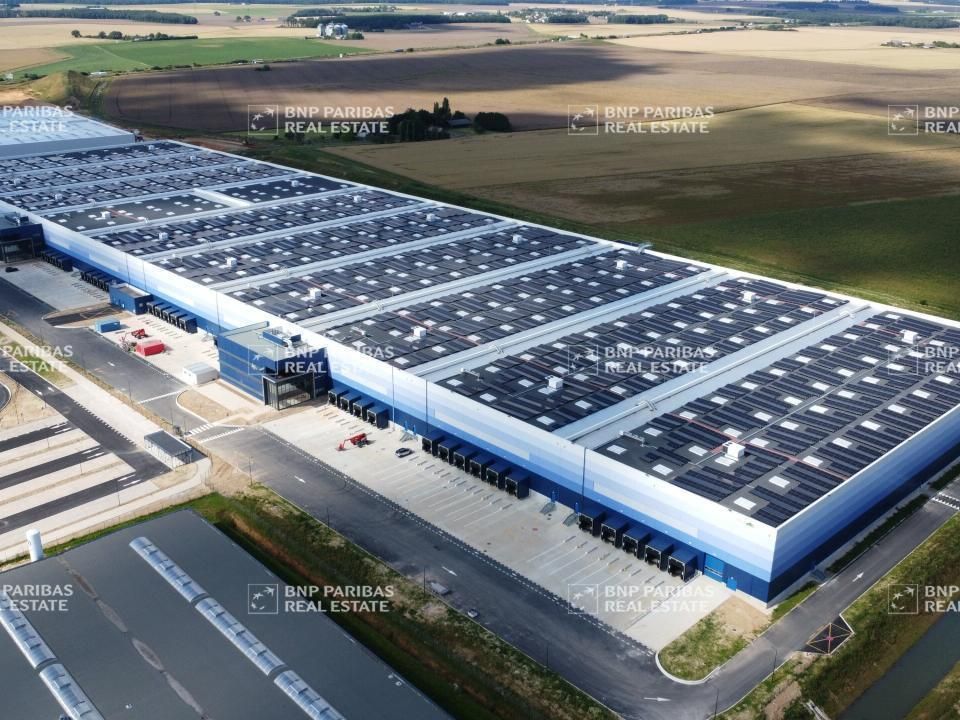 6009 m² pour cetentrepôts classe a en location à Autrèche