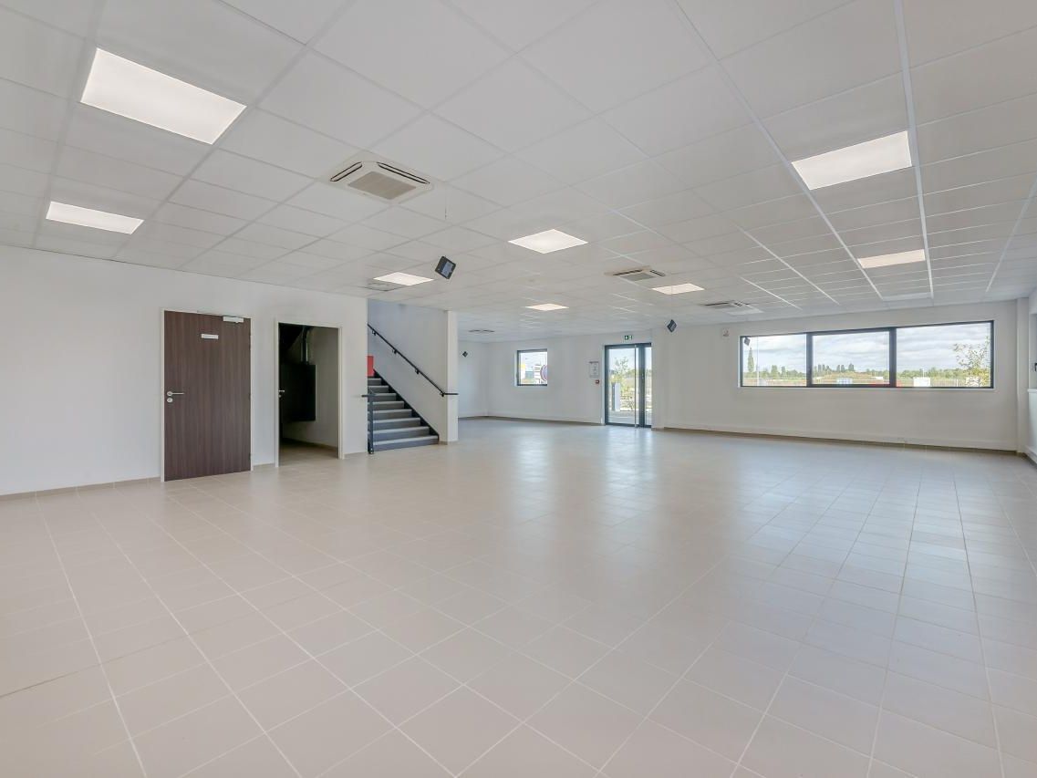 3926 m² pour ce pme-pmi en location à Le thillay