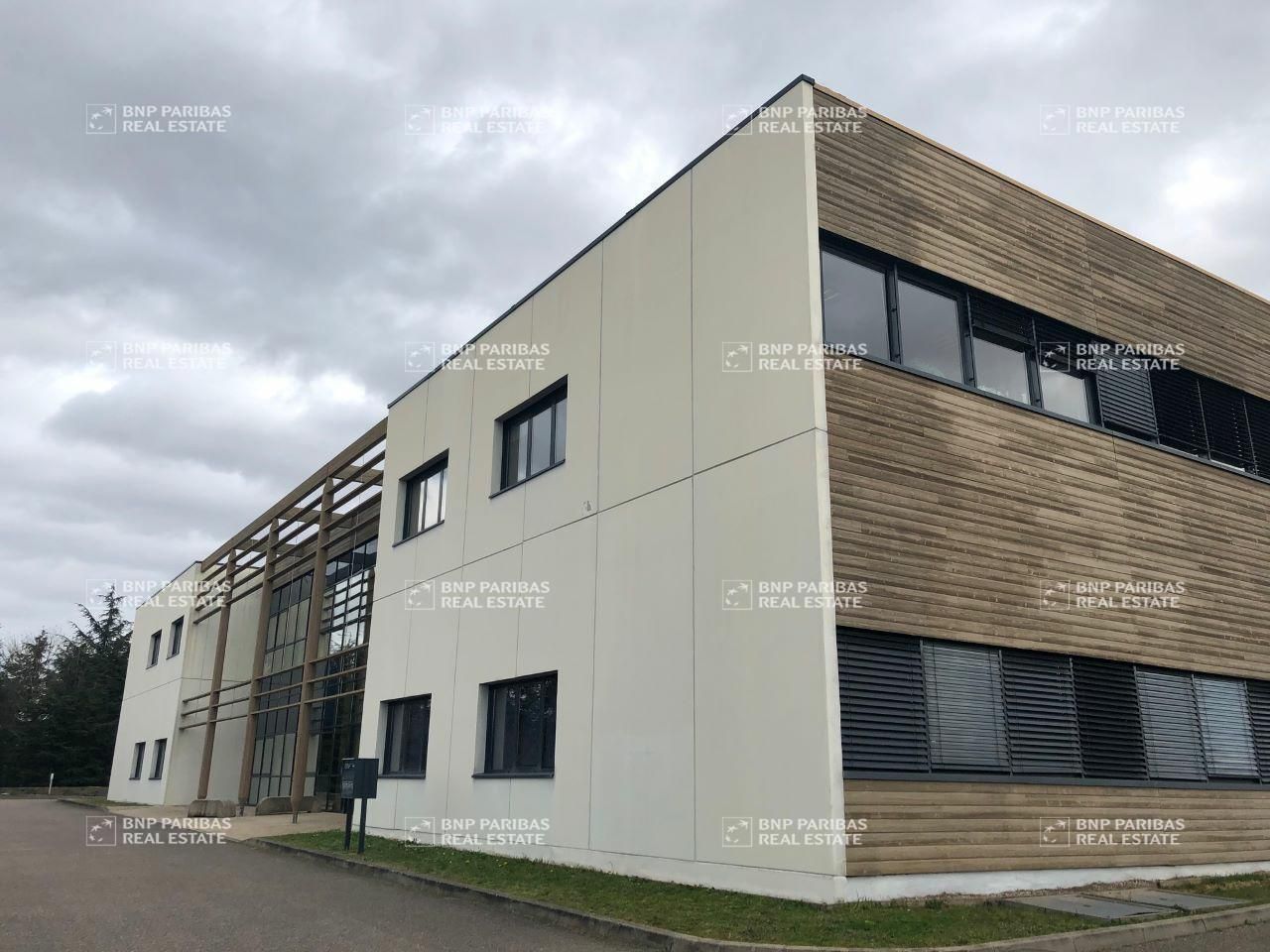 2842 m² pour ce bureaux en location à Saint-priest