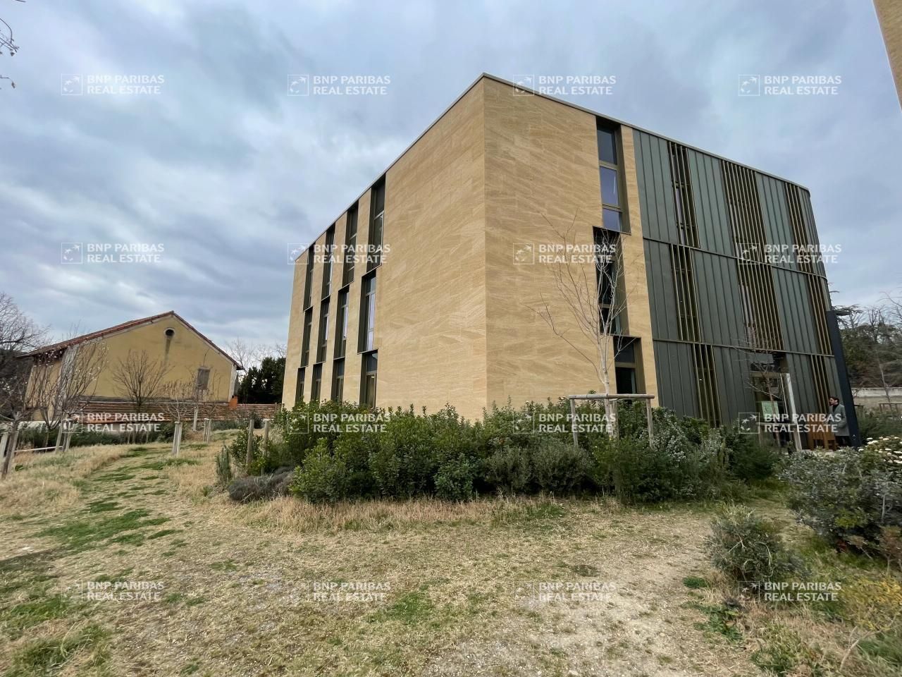 2303 m² pour ce bureaux en location à Aix-en-provence