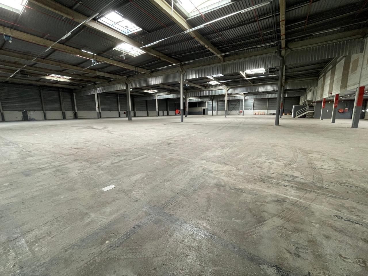 8058 m² pour cetentrepôts classe c en location à Saint-witz
