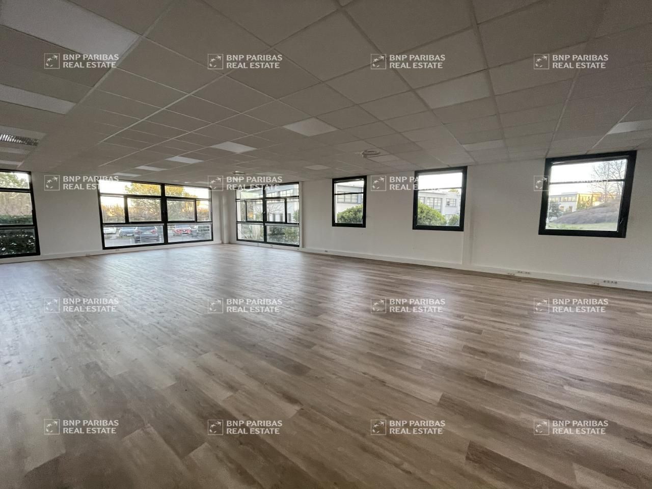 303 m² pour ce bureaux en location à Aix en provence 13290