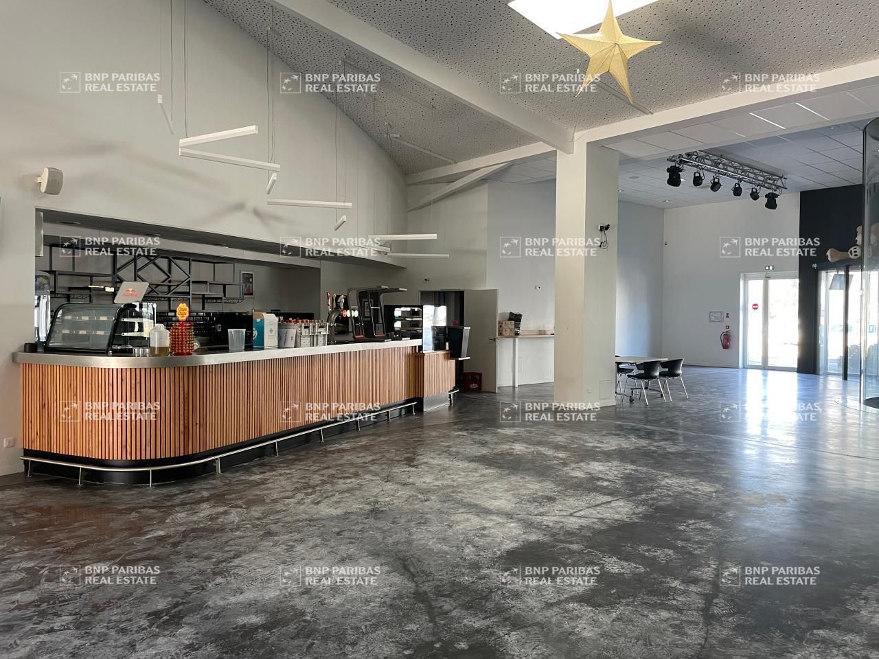 1630 m² pour ce activité en location à Mérignac