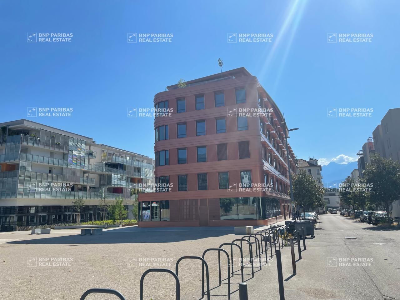 894.02 m² pour ce bureaux en location à Grenoble