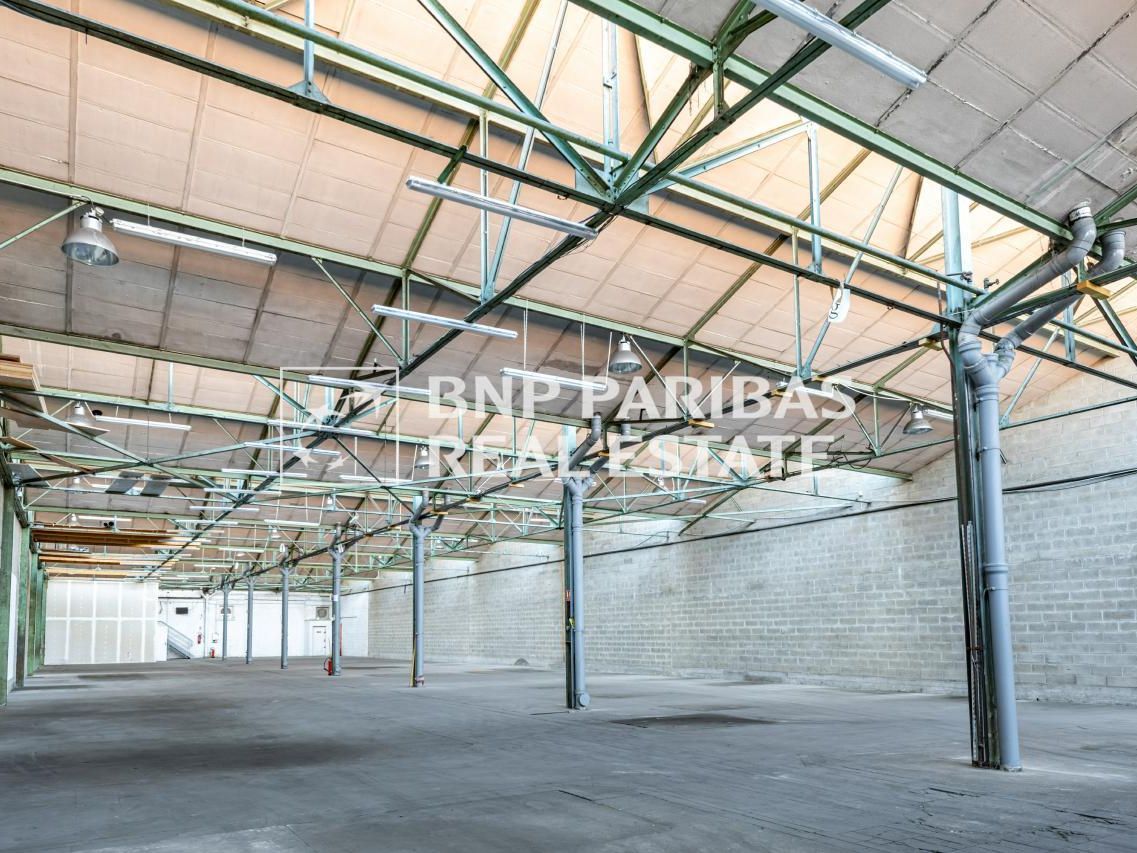 Location Activité 1635 m² non divisibles 93500 Pantin