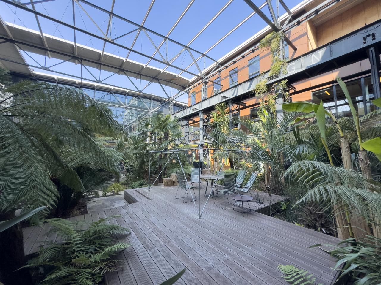 1256.5 m² pour ce bureaux en location à Saint-ouen-sur-seine