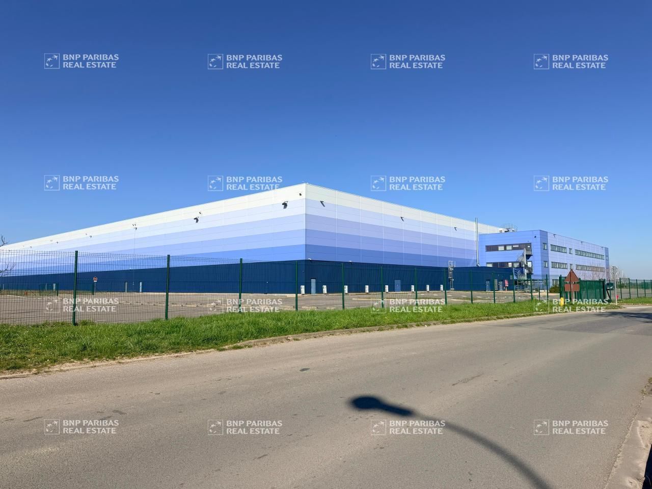 Location Entrepôts classe A 24159 m² non divisibles 77230 Dammartin-en-goële