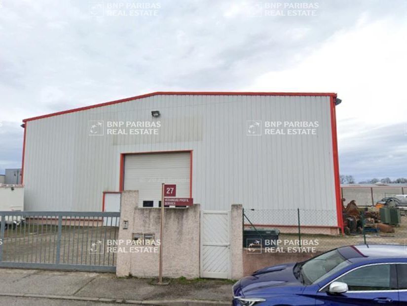 704 m² pour ce activité en location à Saint laurent de mure