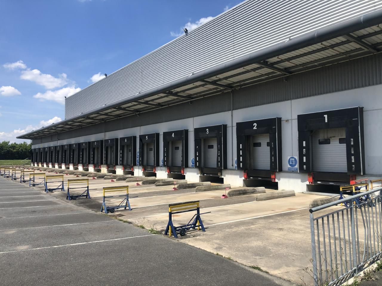 30547 m² pour cetentrepôts classe a en location à Meung-sur-loire