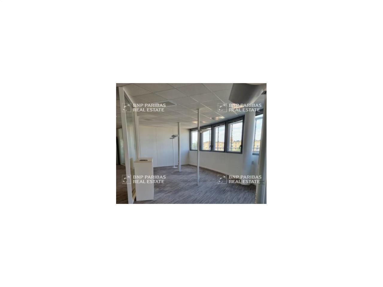 Location Bureaux 895 m² non divisibles 72100 Le mans