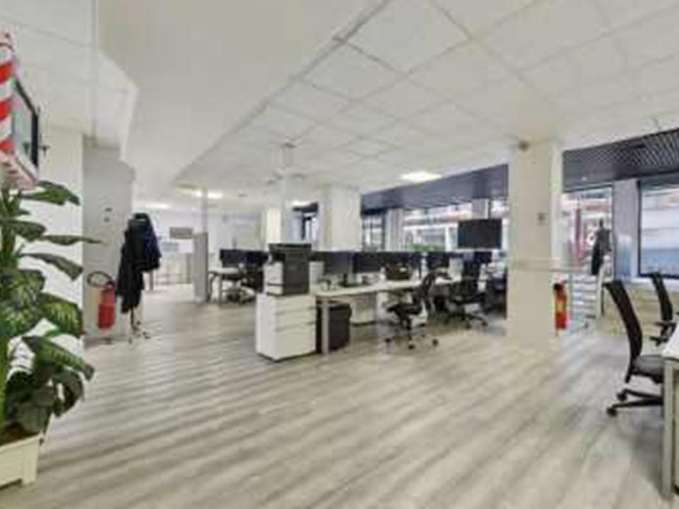 Location Bureaux 931 m² non divisibles 75015 Paris