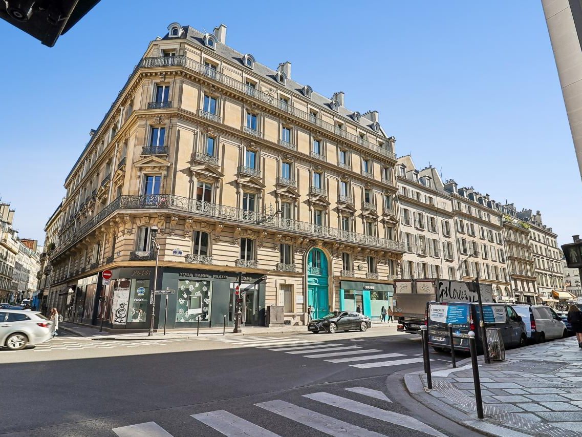 985 m² pour ce bureaux en location à Paris