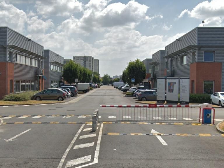 Location PME-PMI 740 m² non divisibles 93150 Le blanc-mesnil