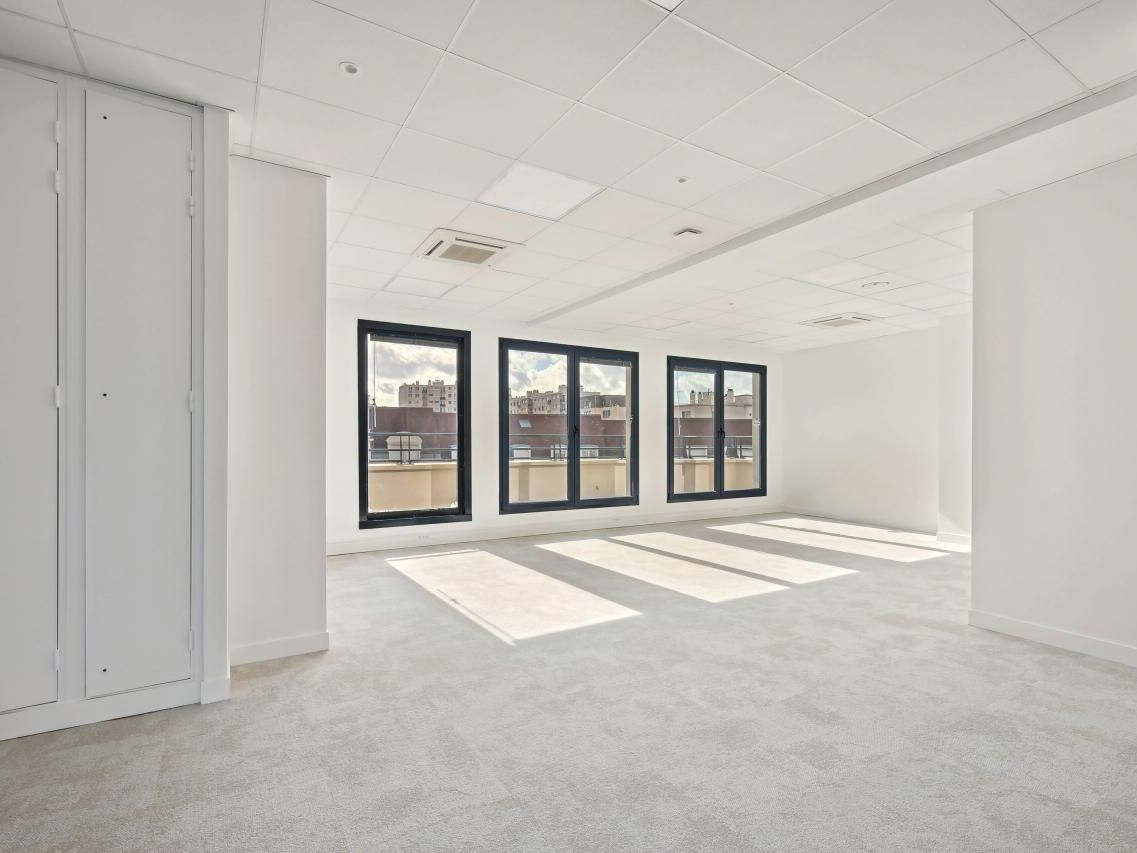 3687.46 m² pour ce bureaux en vente à Bourg la reine