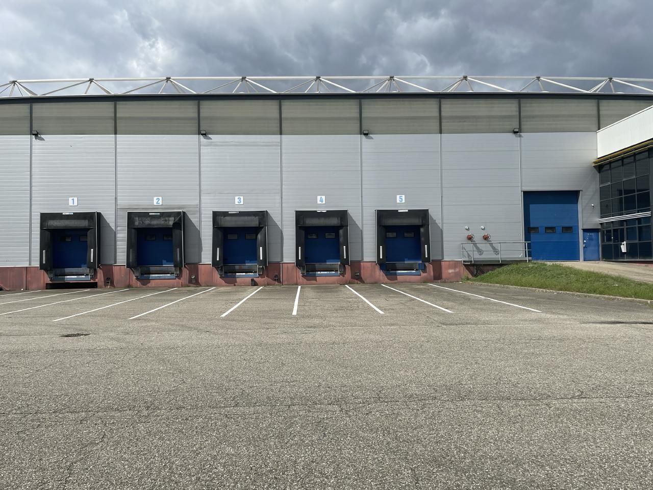 10602 m² pour cetentrepôts classe a en location à Strasbourg