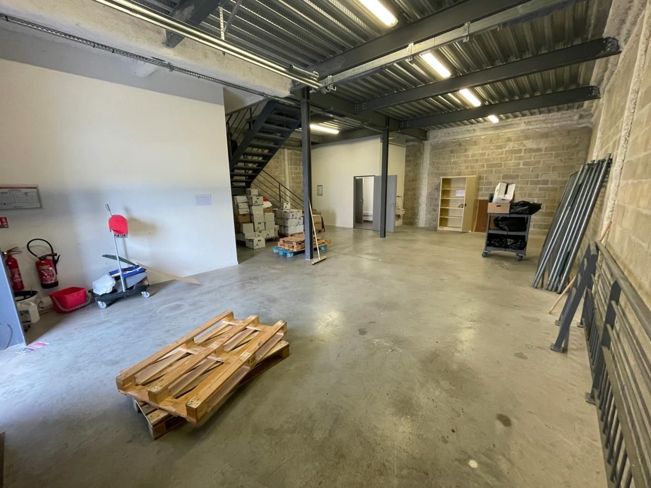 230 m² pour ce pme-pmi en vente à Saint-ouen-l'aumône