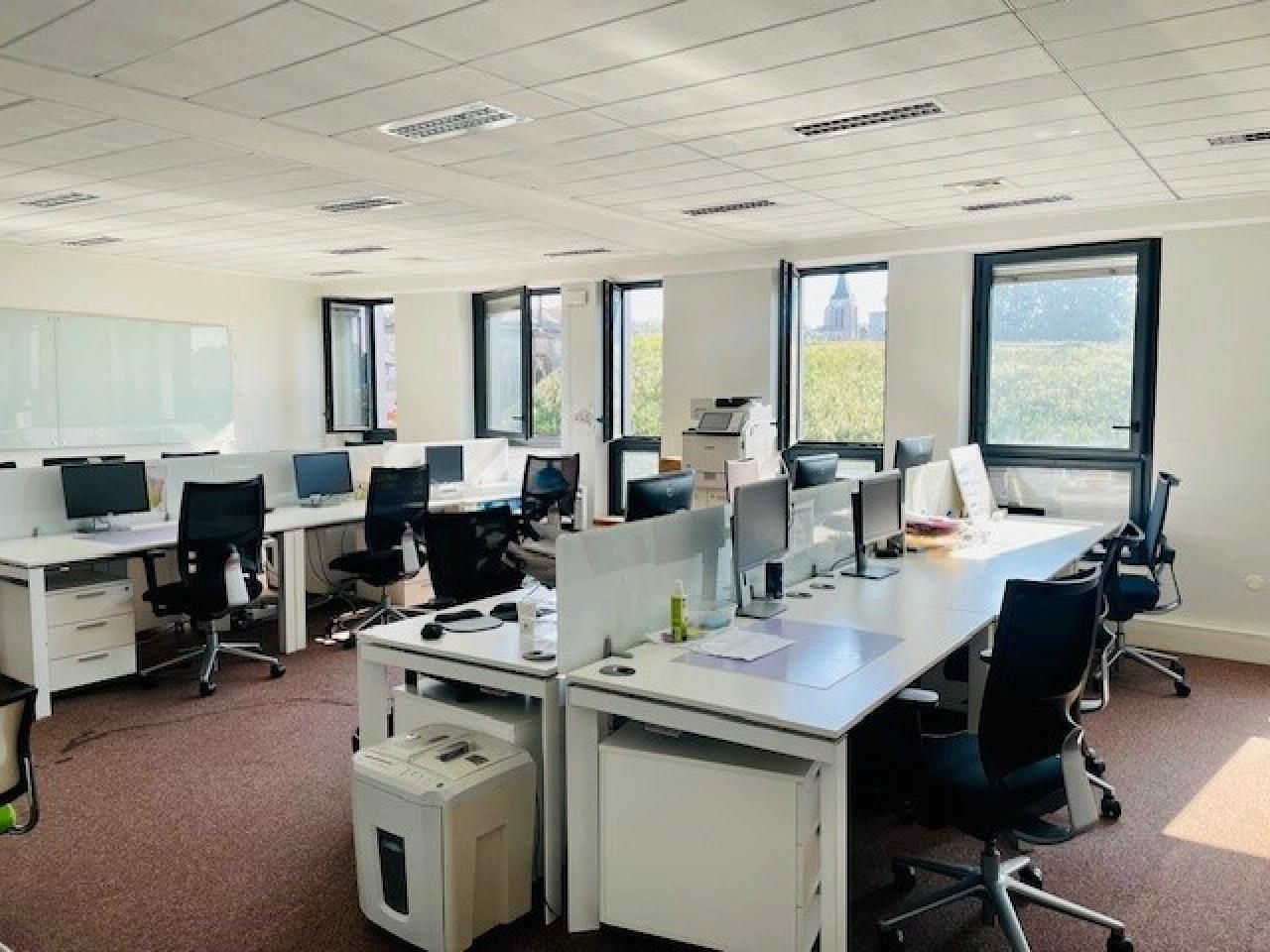 123 m² pour ce bureaux en location à Massy