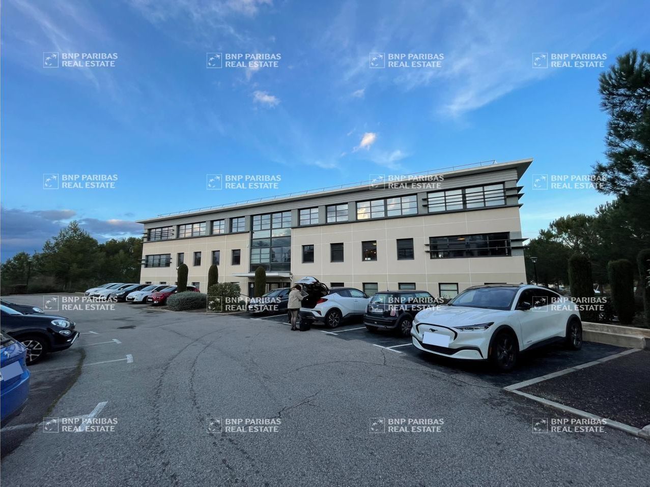 Location Bureaux 743 m² divisibles 13290 Aix en provence