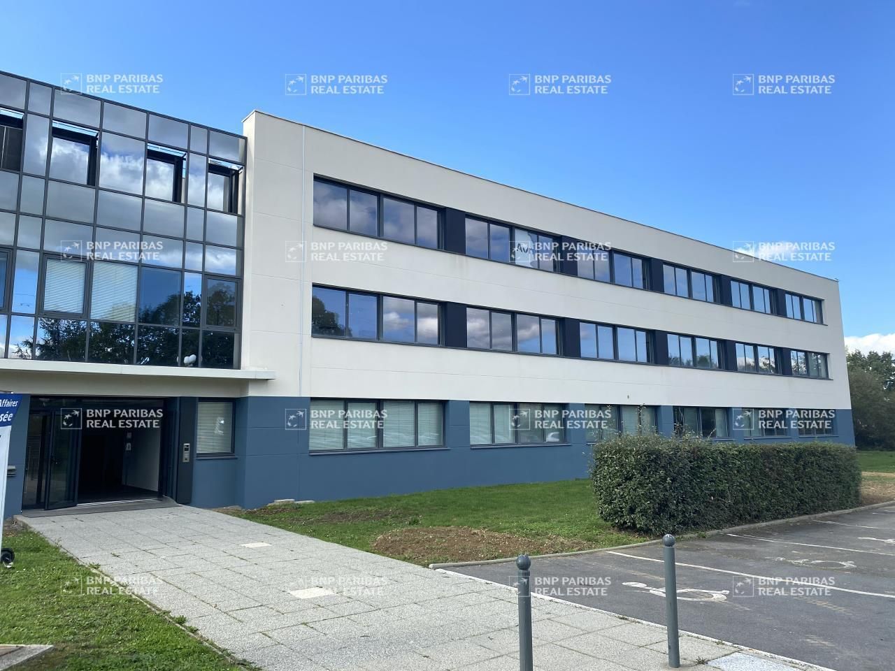 278.81 m² pour ce bureaux en location à Bruz