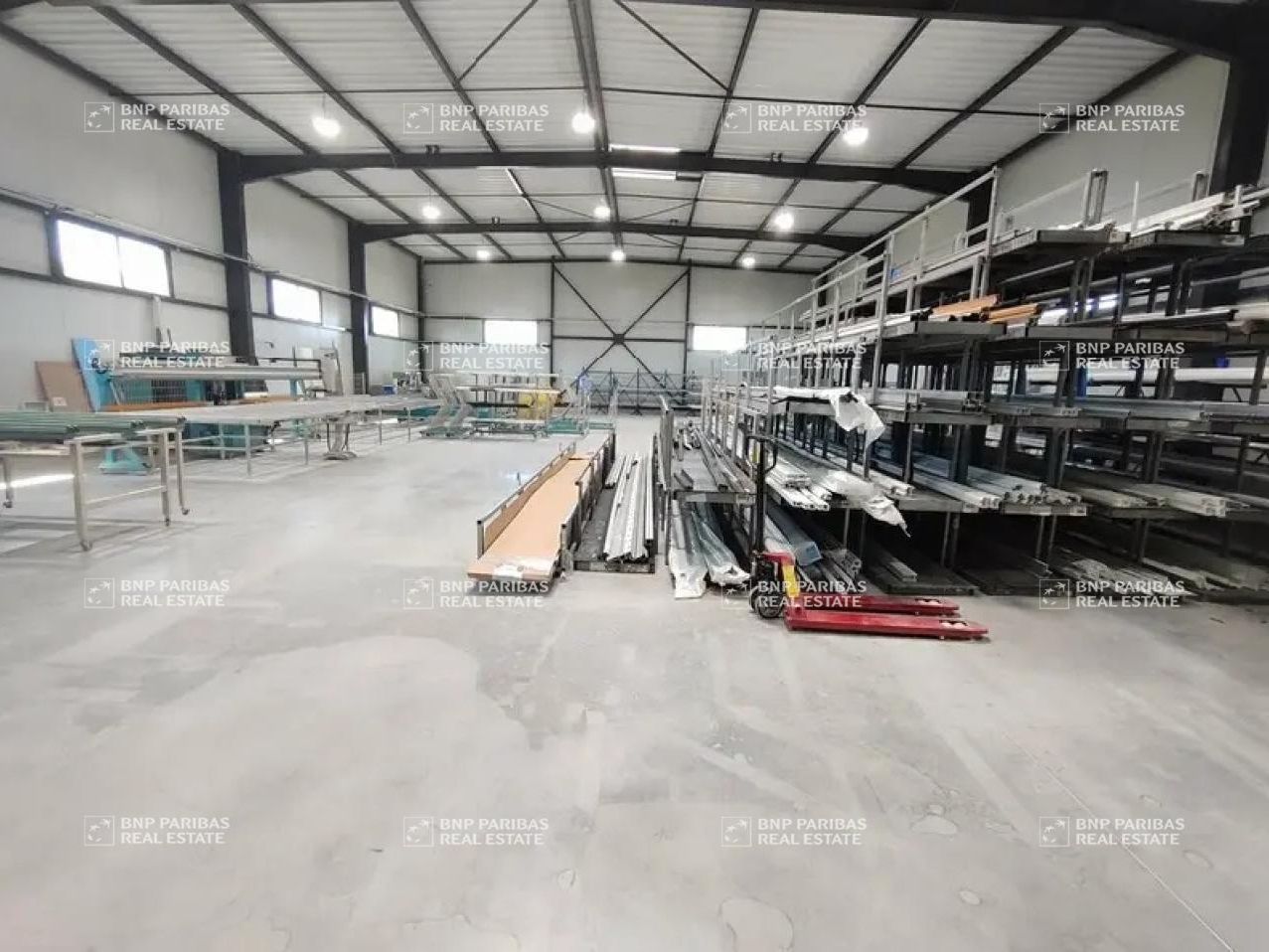 1041 m² pour ce activité en vente à Vaulx-milieu