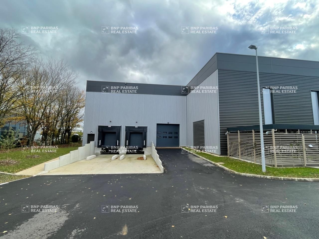 2170 m² pour ce activité en vente à Trappes