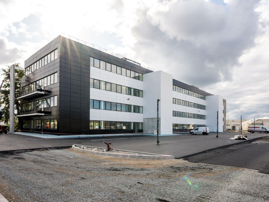 Location Bureaux 2777 m² divisibles 33185 Le haillan