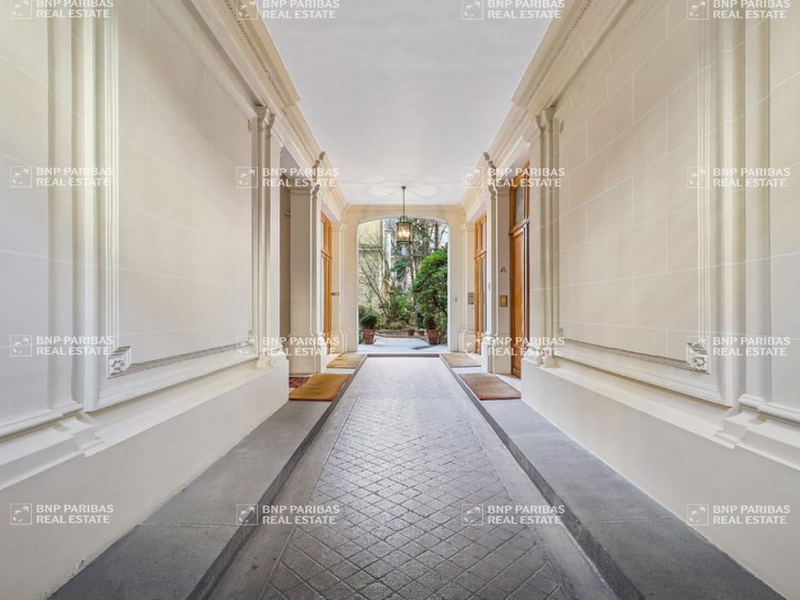 353.9 m² pour ce bureaux en vente à Paris