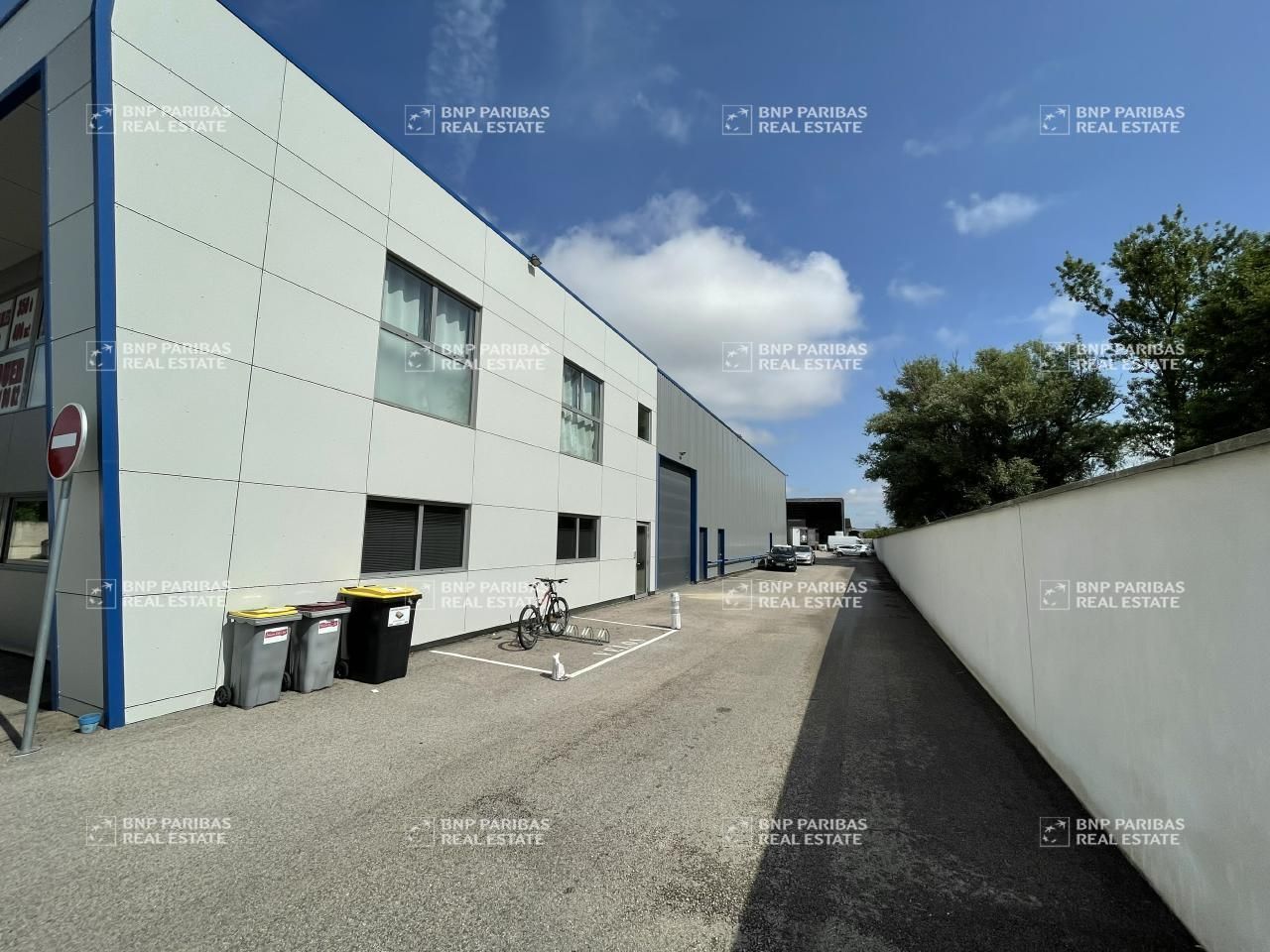 875 m² pour ce activité en location à Beaune