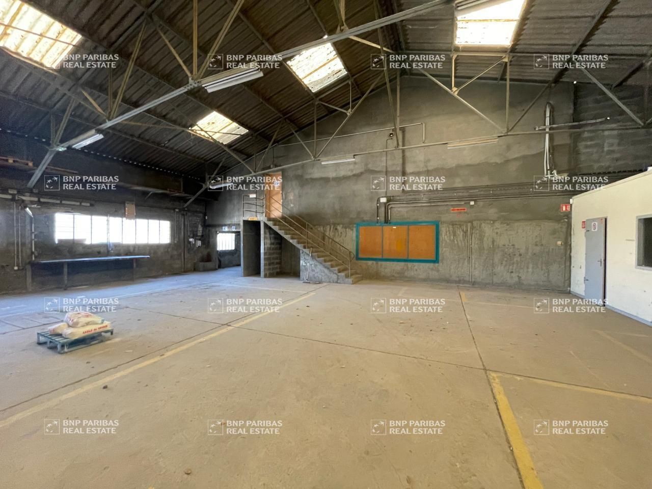 1774 m² pour ce activité en location à Montmélian