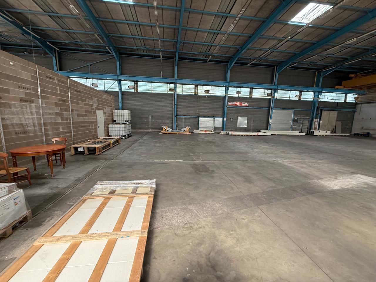 1170 m² pour ce activité en location à Ennery